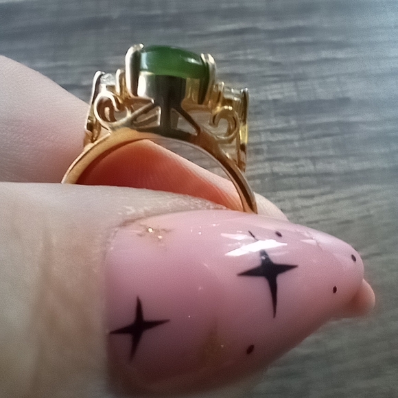 Vintage Avon Jadite Ring - Picture 4 of 6